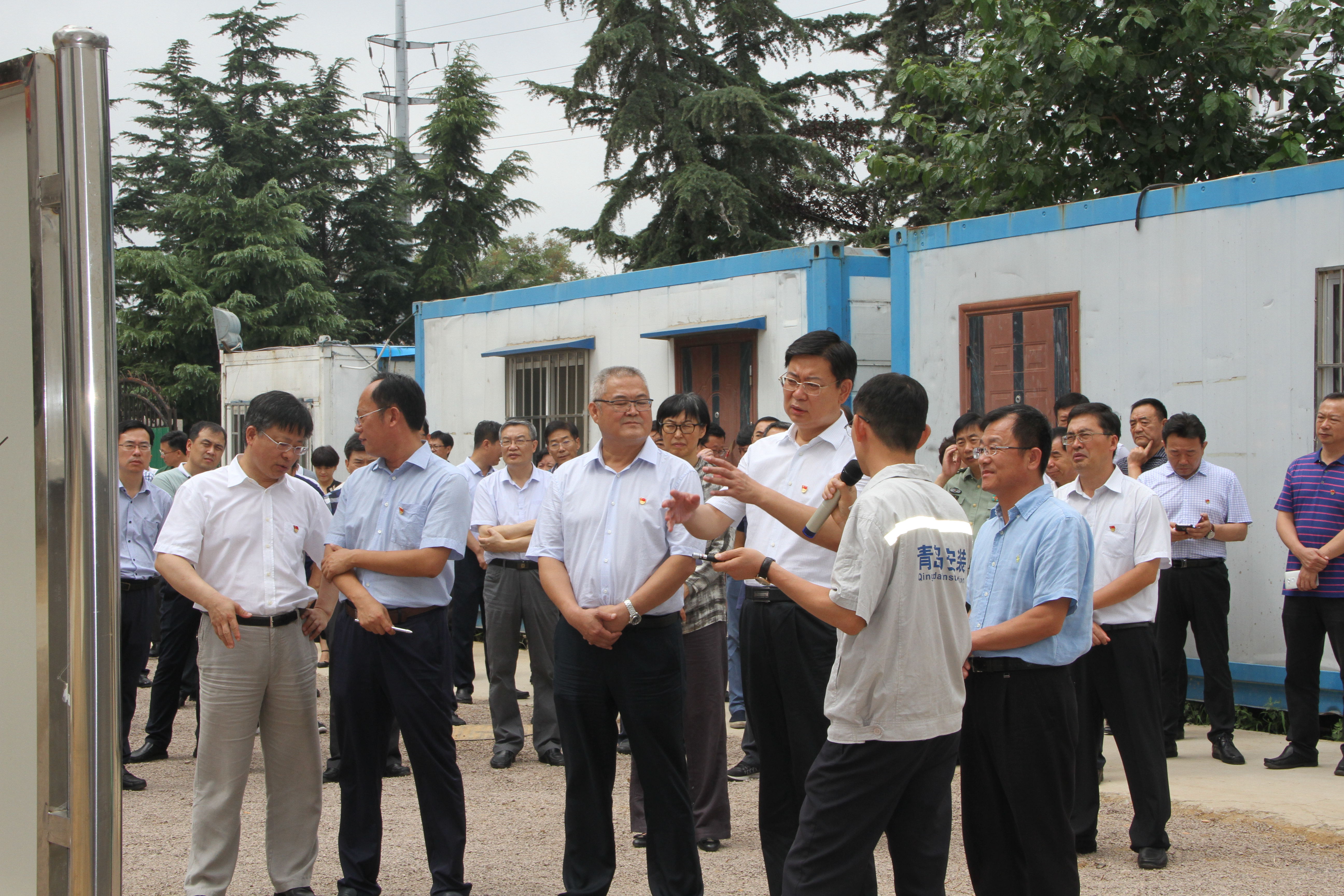 城陽區(qū)領(lǐng)導(dǎo)觀摩團蒞臨我司智能裝備制造基地